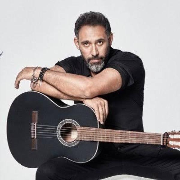 شاهد.. عمرو مصطفى يخطف الأنظار بلوك جديد