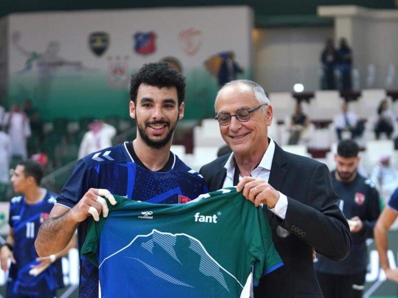 كرة يد.. خيري يفوز بجائزة أفضل لاعب في مباراة الأهلي ومضر بكأس العالم للأندية