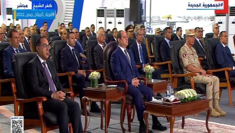 السيسي يشاهد فيلمًا تسجيليًا بعنوان رمال من ذهب