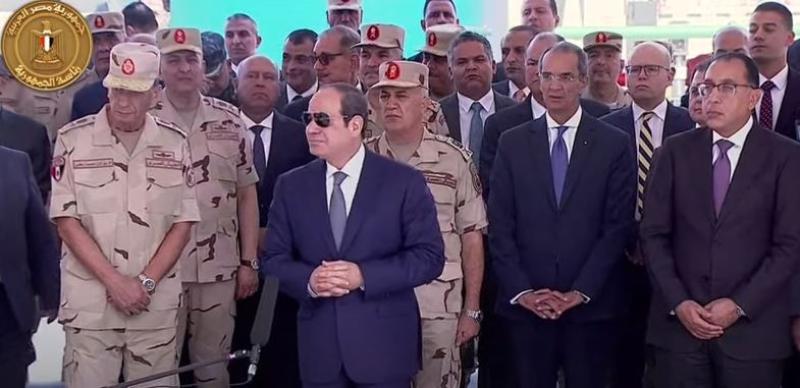 جولة تفقدية للسيسي بجمع المصانع لشركة الرمال السوداء