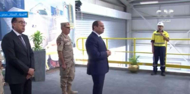 السيسي يتفقد وحدة التعبئة والتخزين بمجمع مصانع الرمال السوداء في البرلس  «فيديو»