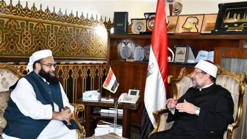 «وزير الأوقاف» يبحث مع رئيس مجلس علماء باكستان تعزيز التعاون المشترك