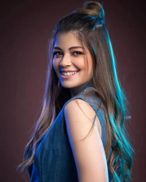 ليلي زاهر تخطف الأنظار بلوك جديد عبر إنستجرام