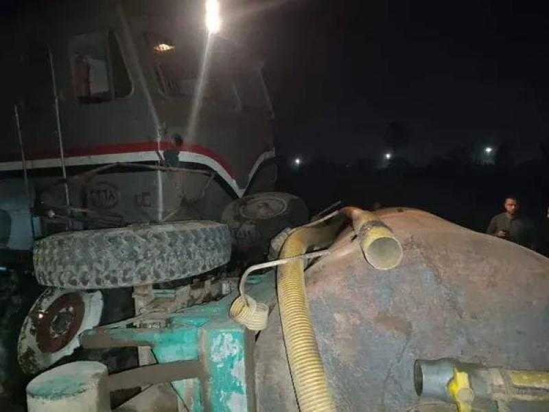 اصطدام قطار بجرار زراعي في حادث مرور بالمنوفية.. صور