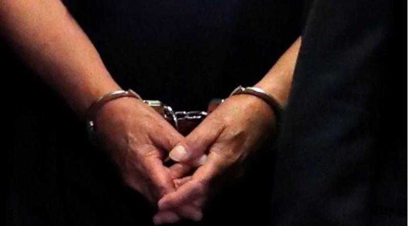 ”بعد إثارة الجدل حوله”.. القبض على شاب يغني بألفاظ وإيحاءات منافية للآداب