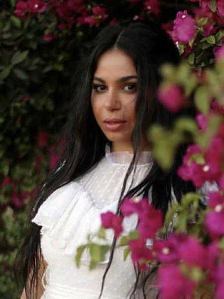 نسرين أمين بإطلالة مميزة في أحدث ظهور لها