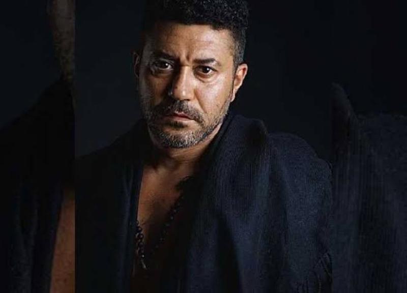 محمد عز يثير الجدل بإطلالة جديدة عبر سوشيال ميديا