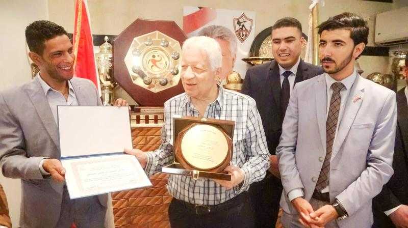 وفد اتحاد الشباب العربي يزور نادي الزمالك ويكرم مرتضى منصور