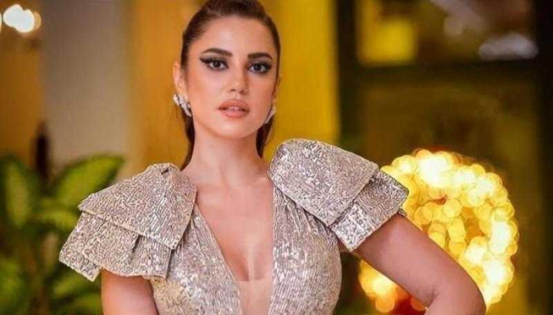 درة من على سلم الطائرة في أحدث ظهور لها عبر ”إنستجرام”