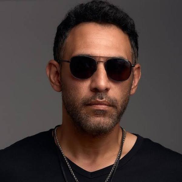 عمرو مصطفى يخطف أنظار متابعيه بصورة جديدة