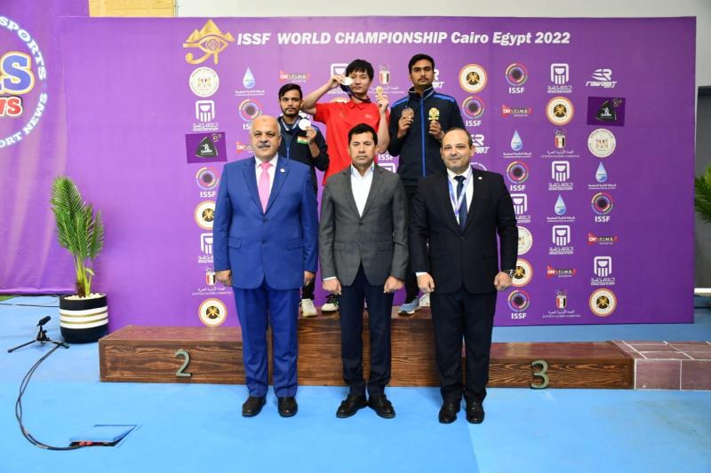 وزير الشباب والرياضة يشهد منافسات بطولة العالم للرماية بمدينة مصر الدولية للألعاب الأولمبية 