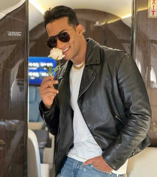 «على الأرض أو في السما قلبي وعقلي».. محمد رمضان يثير الجدل عبر فيسبوك