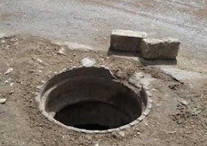 مصرع طفل بعد سقوطه في بالوعة صرف صحى بقنا