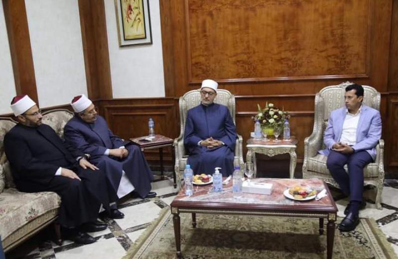 الدكتور نظير عياد 