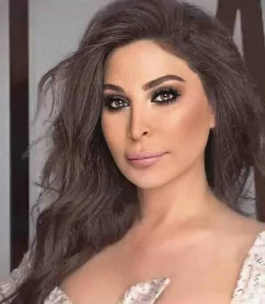شاهد.. رقص الفنانة إليسا بفستان قصير يشعل السوشيال ميديا