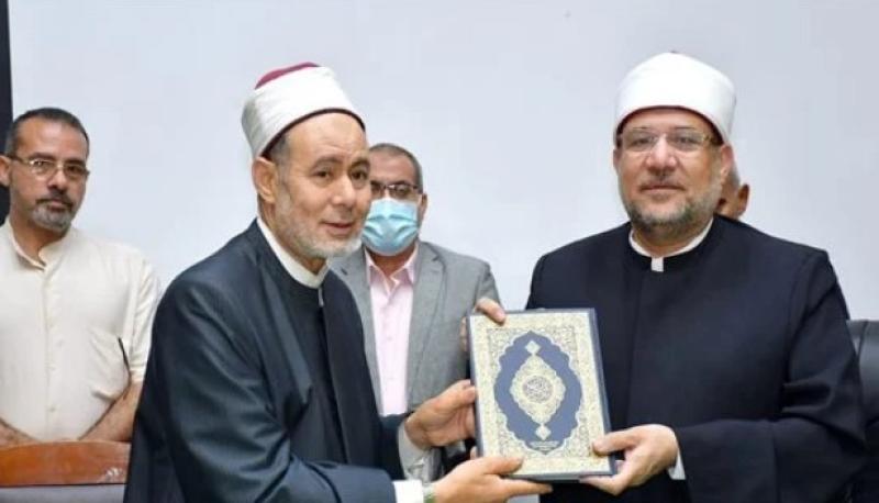 «وزير الأوقاف» يكرم الشيخ محمد عيد كيلانى لبلوغه سن المعاش