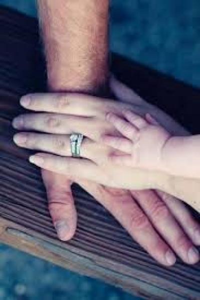 الإفتاء: أسرتكما هي الوعاء الأول الذي ينشأ فيه طفلكما