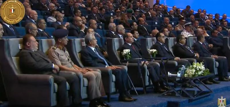 السيسي يشاهد فيلما تسجيليا عن أبرز الشائعات التي يتعرض لها المواطنين.. «فيديو»