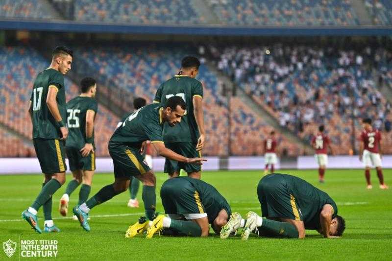 لاعبو الزمالك يحتفلون مع الجماهير بالفوز على سيراميكا