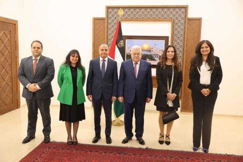السفير المصري الجديد لدى فلسطين يقدم أوراق اعتماده للرئيس محمود عباس