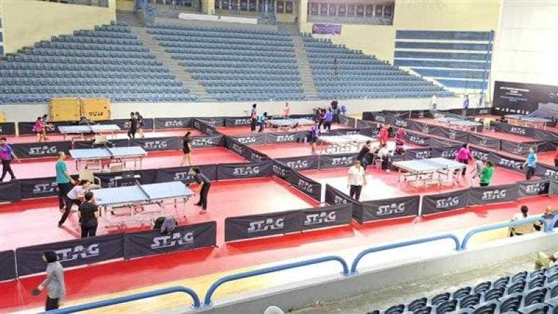 وضع اللمسات الأخيرة بصالة استاد القاهرة استعدادًا لبطولة مصر الدولية لتنس الطاولة