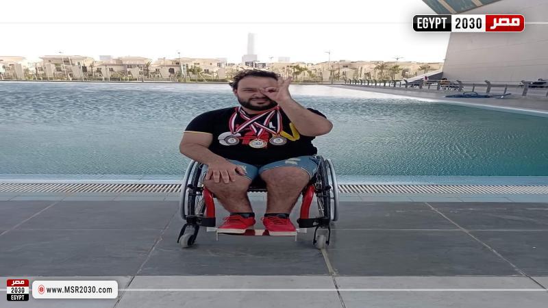 بطل السباحة علي محمود