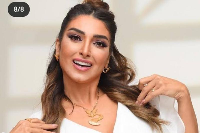 روجينا تحصل على جائزة مهرجان الفضائيات العربية