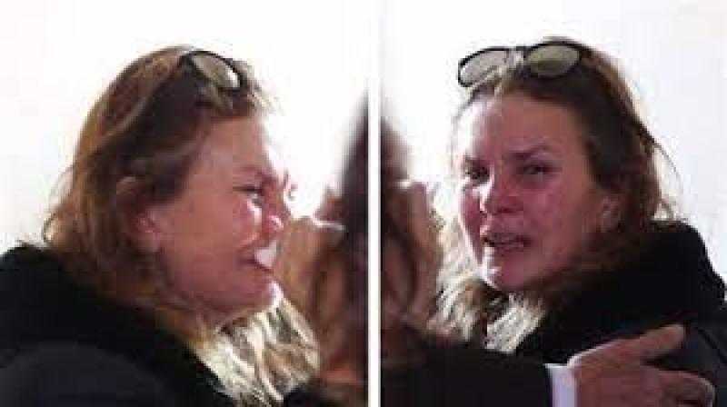 انهيار الفنانة يسرا أثناء استلامها جائزة هشام سليم