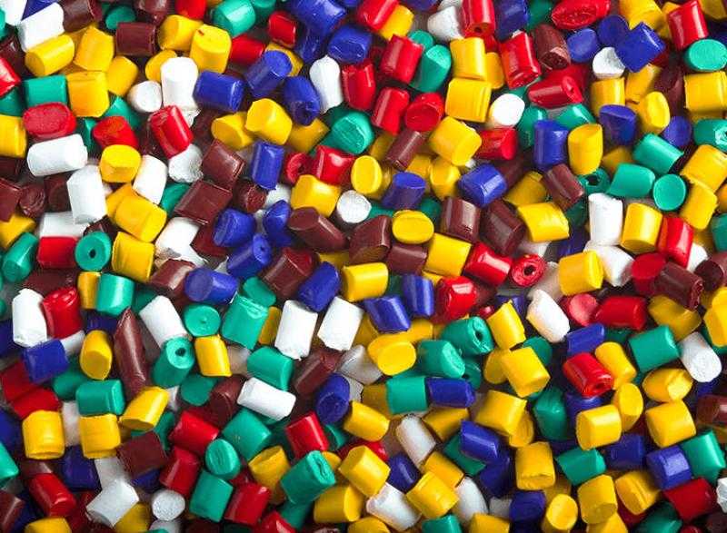 ضبط 4 طن حبيبات بلاستيكية مستلزمات إنتاج بالقاهرة