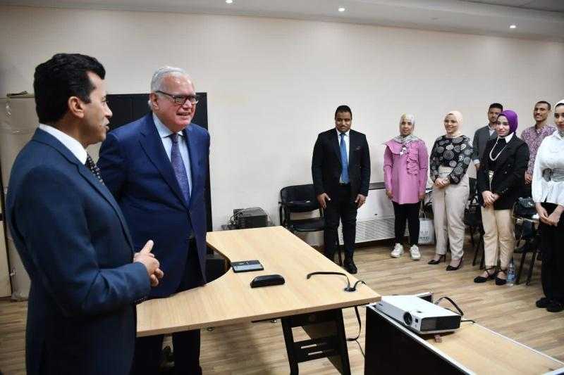 وزير الشباب والرياضة يتفقد فعاليات برنامج ”تنموي”