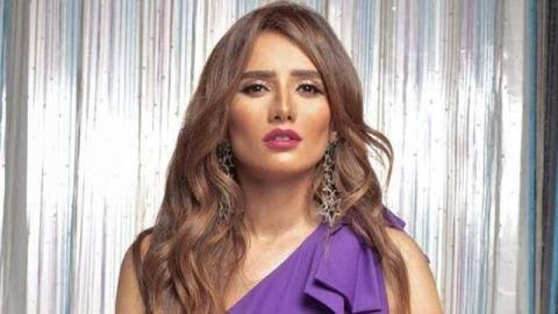 «زينة» تستعرض جمالها في أحدث جلسة تصوير لها