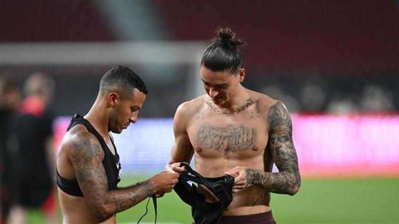 تعرف على موقف نونيز وألكانتارا نجمي ليفربول من خوض مباراة أياكس بدوري الأبطال
