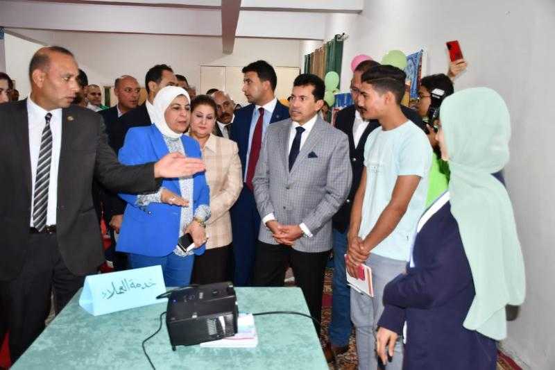 وزير الرياضة يتفقد مركز شباب الأنفوشي ويفتتح عددًا من الأنشطة المتنوعة