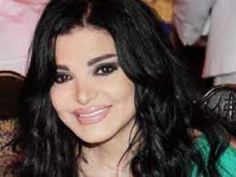 نضال الأحمدية: حسام حبيب كان بيعاير شيرين عبد الوهاب لأنها كانت متعرفش إنجلش