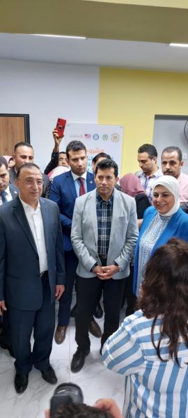 وزير الشباب والرياضة يتفقد ملتقي توظيف الشباب 