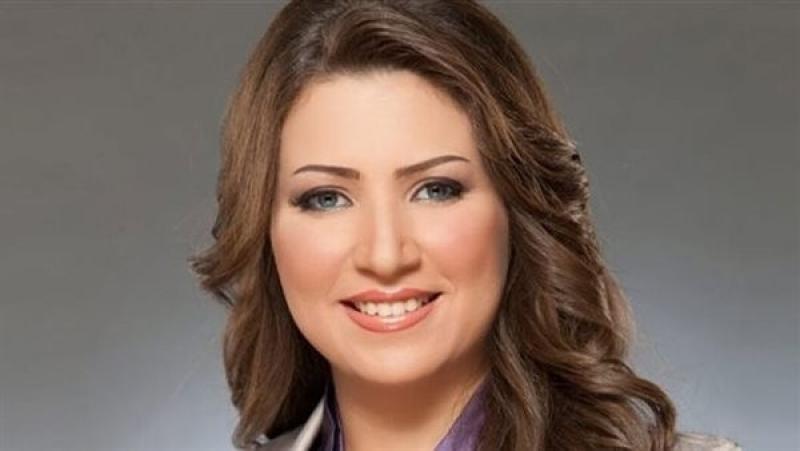 الموت يفجع الإعلامية إيناس عز الدين
