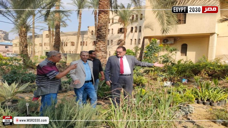 مستشار وزير الزراعة للمتابعة يتفقد موقعي الزراعات المحمية بالدقي والهرم 