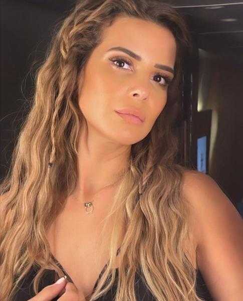 إيمان العاصي تستعرض جمالها بإطلالة صيفية