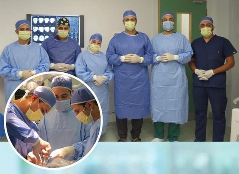 الأطباء المشاركين في الجراحة 