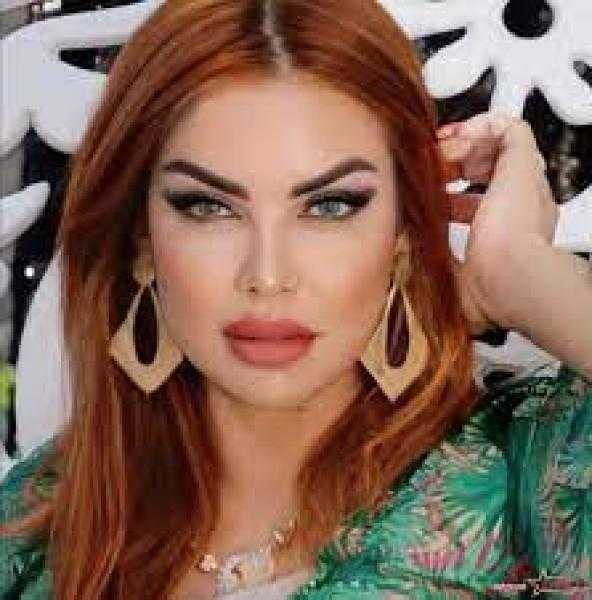 اللبنانية رنا ناصر تقدم حفل مهرجان نجوم الفن