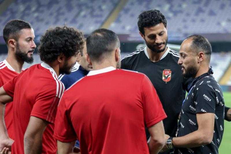 وليد سليمان يؤازر لاعبي الأهلي في ملعب هزاع بن زايد
