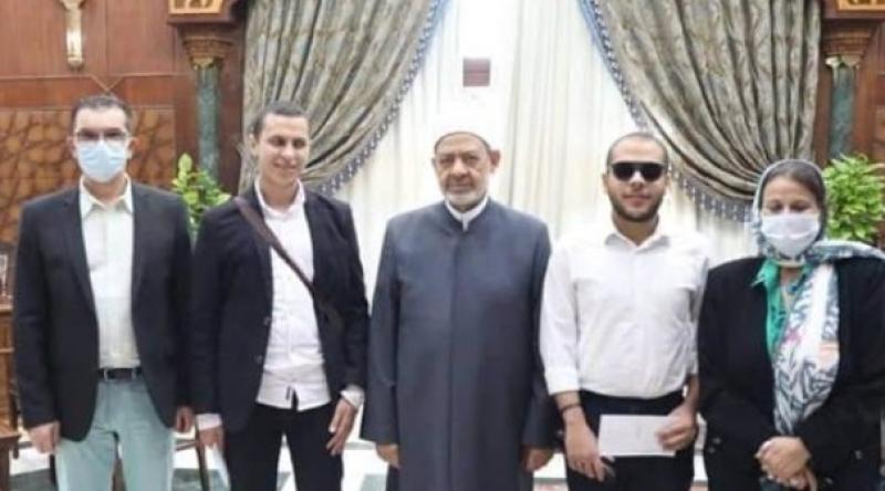 الإمام الأكبر يكرم أوائل مركز الأزهر لتعليم اللغة الفرنسية