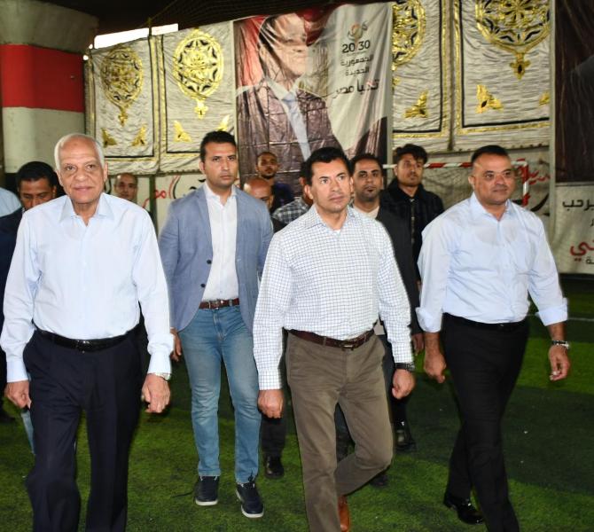 وزير الرياضة ومحافظ الجيزة يفتتحان عددًا من ملاعب كرة القدم الخماسية بمراكز الشباب 