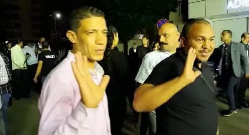 عامل النظافة 