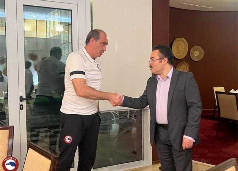 سفير مصر في أنجولا يؤازر لاعبي فيوتشر قبل مواجهة أول أغسطس