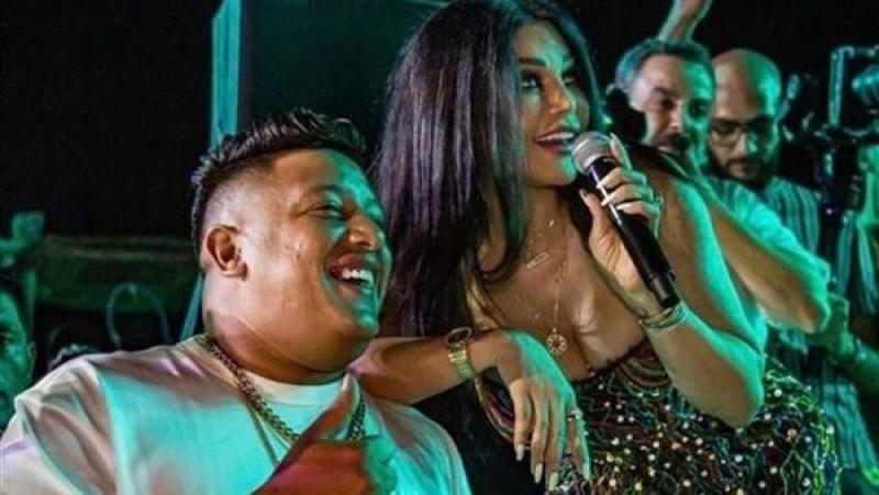 «مهما بتكبري بتحلوي في عنيا أنا شايفك مزة».. حمو بيكا يدعم هيفاء وهبي