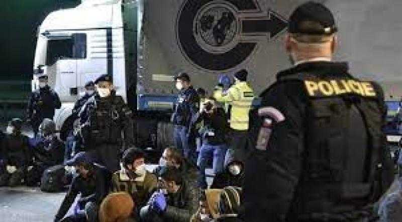 إصابة 8 أشخاص جراء حادث تدافع في ملهى ليلي في التشيك