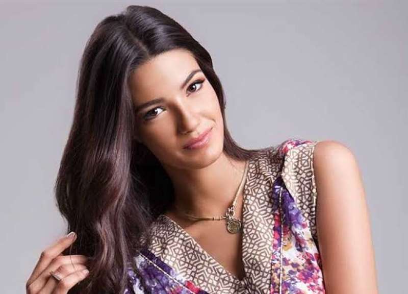 تارا عماد 
