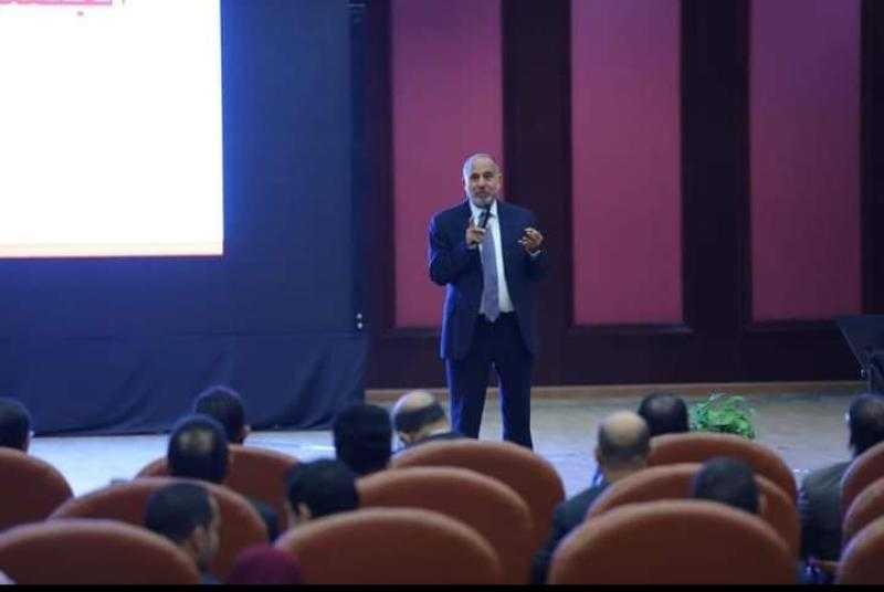 أستاذ الطب النفسي بالأزهر: المثلية الجنسية رفضتها جميع الأديان.. والأسرة لها دور مهم في الحفاظ على الأطفال