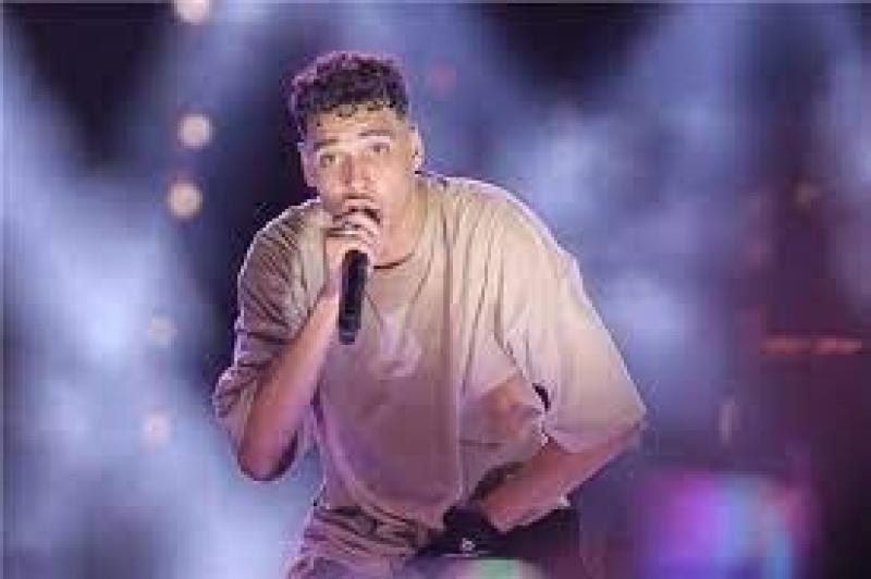 بعد تكسير المايك على المسرح.. مصطفى كامل يغرم مروان بالو 50 ألف جنيه